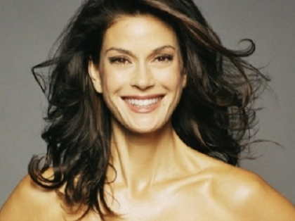 Una are 50 de ani, alta 15, dar ai spune ca sunt surori. Cum arata fata actritei Teri Hatcher din "Neveste Disperate"