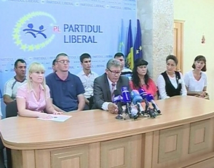 Scandal intre liberali si reformatori. Filiala din sectorul Buiucani al Capitalei adera la grupul Hadarca Scandal intre liberali si reformatori. Filiala din sectorul Buiucani al Capitalei adera la grupul Hadarca
