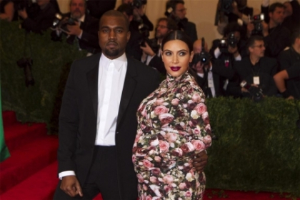 A devenit mamica! De ce a nascut Kim Kardashian cu o luna inainte de termen