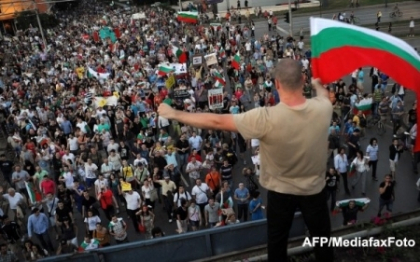 A patra zi de proteste in Bulgaria. Mii de oameni cer demisia premierului Plamen Oresarski A patra zi de proteste in Bulgaria. Mii de oameni cer demisia premierului Plamen Oresarski
