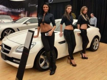 A intrecut orice masura! Modelul care a oferit un adevarat SHOW EROTIC la un salon auto - FOTO A intrecut orice masura! Modelul care a oferit un adevarat SHOW EROTIC la un salon auto - FOTO