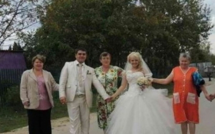 Poza de nunta cu care mirii se mandresc, dar s-au facut de ras pe internet. Ce apare in cadru - FOTO
Poza de nunta cu care mirii se mandresc, dar s-au facut de ras pe internet. Ce apare in cadru - FOTO