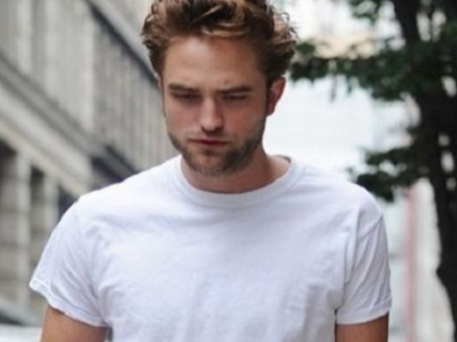 Kristen Stewart este deja in trecut? Cine este blonda cu care se saruta Robert Pattinson - FOTO Kristen Stewart este deja in trecut? Cine este blonda cu care se saruta Robert Pattinson - FOTO