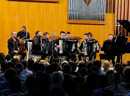 Ei vara NU dorm! Concertino si-a lansat albumul intr-o sala arhiplina - VIDEO
Ei vara NU dorm! Concertino si-a lansat albumul intr-o sala arhiplina - VIDEO