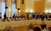 Prim-ministrul a discutat prioritatile noului Guvern cu Angela Merkel si Traian Basescu Prim-ministrul a discutat prioritatile noului Guvern cu Angela Merkel si Traian Basescu
