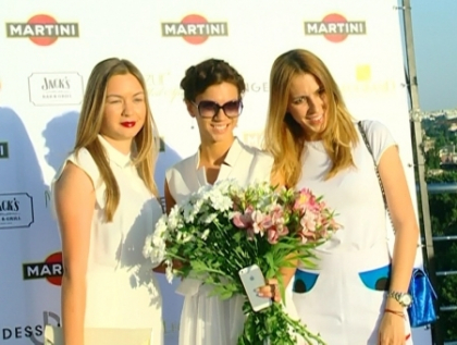 Prezentare de moda pe acoperis! Spuma societatii in tinute all white la eveniment - VIDEO
Prezentare de moda pe acoperis! Spuma societatii in tinute all white la eveniment - VIDEO