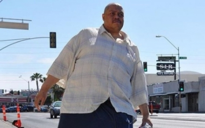 A scapat de o boala grava, dar este nefericit. "Numai o femeie nebuna ar face dragoste cu mine" A scapat de o boala grava, dar este nefericit. "Numai o femeie nebuna ar face dragoste cu mine"