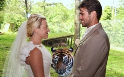 Cea mai surprinzatoare aparitie intr-o fotografie de nunta. Ce se intampla cand iti faci poze la ZOO