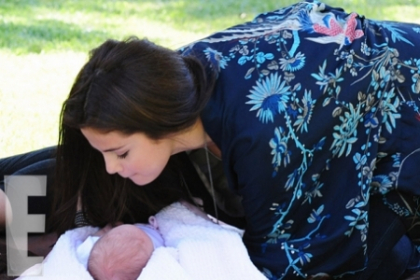 Primele poze cu Selena Gomez si surioara ei nou-nascuta. Vezi cat de simpatice sunt - FOTO