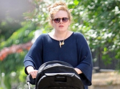 Imagini pretioase! Vezi prima poza din fata cu baietelul atat de ascuns de Adele - FOTO