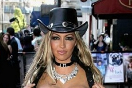 Bombe sexy si faimoase care au avut tupeul sa apara ASA pe covorul rosu. Tinute la limita decentei - FOTO Bombe sexy si faimoase care au avut tupeul sa apara ASA pe covorul rosu. Tinute la limita decentei - FOTO