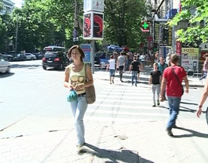 Moldova se prajeste la soare. Cum au indurat oamenii caldura de afara si cat va mai tine canicula Moldova se prajeste la soare. Cum au indurat oamenii caldura de afara si cat va mai tine canicula