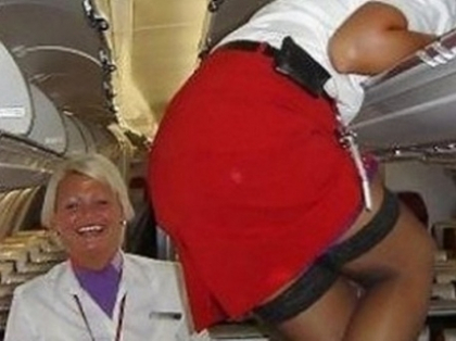 Au intrecut limita? Ce fac stewardesele atunci cand cred ca nu le vede nimeni "“ GALERIE FOTO