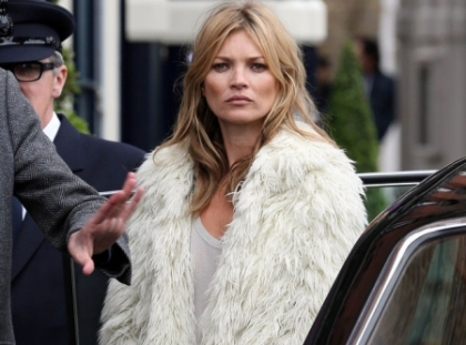 Kate Moss a apelat la o dublura pentru o reclama! Cum arata fata care si-a imprumutat corpul
Kate Moss a apelat la o dublura pentru o reclama! Cum arata fata care si-a imprumutat corpul