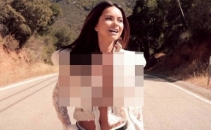 Inna, aparitie incredibil de sexy in noul clip! Sanii artistei o sa innebuneasca fanii
Inna, aparitie incredibil de sexy in noul clip! Sanii artistei o sa innebuneasca fanii