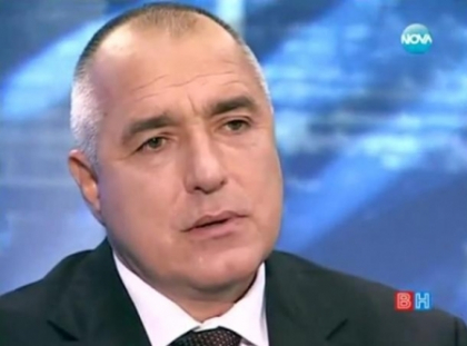Bulgaria: Parlamentarii primesc oua, rosii si cornuri de la populatie. In cap! Bulgaria: Parlamentarii primesc oua, rosii si cornuri de la populatie. In cap!