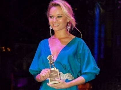 Laura Cosoi a detronat-o pe Antonia. Ce outfit provocator a purtat la inmanarea premiului de "cea mai sexy vedeta"