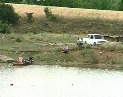 Apa a mai luat o viata. Un barbat de 36 de ani, din Soldanesti, s-a inecat intr-un lac Apa a mai luat o viata. Un barbat de 36 de ani, din Soldanesti, s-a inecat intr-un lac
