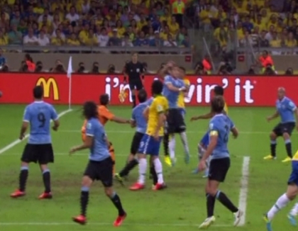 Uruguay i-a facut viata grea Braziliei! Gazda Cupei Confederatiilor s-a calificat cu emotii in finala Uruguay i-a facut viata grea Braziliei! Gazda Cupei Confederatiilor s-a calificat cu emotii in finala