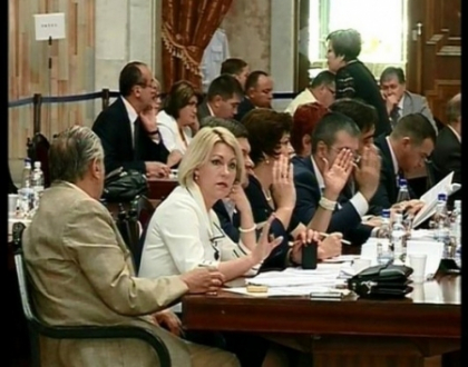 Mitropolia Moldovei cere Parlamentului sa interzica marsurile si demonstratiile homosexualilor Mitropolia Moldovei cere Parlamentului sa interzica marsurile si demonstratiile homosexualilor