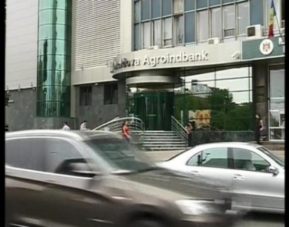 5 dintre cele 7 companii care au cumparat actiuni la MAIB controleaza 17 la suta din capitalul bancii