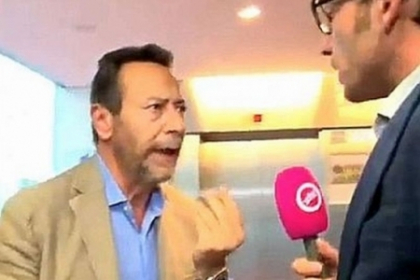 Jurnalist agresat de un europarlamentar. Demnitarul era incomodat de intrebarile reporterului Jurnalist agresat de un europarlamentar. Demnitarul era incomodat de intrebarile reporterului