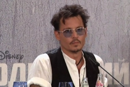 Johnny Depp a venit la Moscova sa-si prezinte noul film. Cand il putem vedea in cinematografe Johnny Depp a venit la Moscova sa-si prezinte noul film. Cand il putem vedea in cinematografe