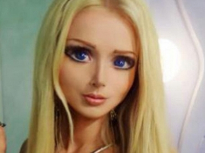Ai vazut-o in cele mai ciudate ipostaze, insa niciodata asa! Ce se intampla cand femeia BARBIE deschide gura - VIDEO