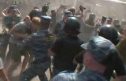 Homosexualii din intreaga lume marcheaza Gay Pride. Evenimentul a fost marcat de incidente Homosexualii din intreaga lume marcheaza Gay Pride. Evenimentul a fost marcat de incidente