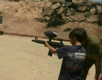 Tabara mai putin obisnuita in Israel. Copiii iau lectii de combatere a terorismului Tabara mai putin obisnuita in Israel. Copiii iau lectii de combatere a terorismului