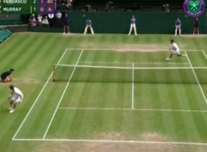 Meci epic la Wimbledon. Favoritul publicului, Andy Murray, a reusit in sferturi o partida de senzatie Meci epic la Wimbledon. Favoritul publicului, Andy Murray, a reusit in sferturi o partida de senzatie
