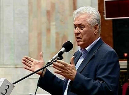 Vladimir Voronin a facut spectacol in parlament: " Cine l-a invitat la Chisinau pe Traian Basescu? "