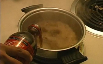 Incredibil: Ce se intampla daca fierbi timp de 25 de minute o Coca-Cola - VIDEO
Incredibil: Ce se intampla daca fierbi timp de 25 de minute o Coca-Cola - VIDEO