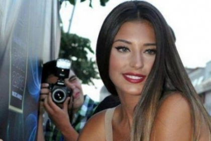 Fetita Antoniei, pe urmele mamei. Seamana ca doua picaturi de apa - FOTO Fetita Antoniei, pe urmele mamei. Seamana ca doua picaturi de apa - FOTO