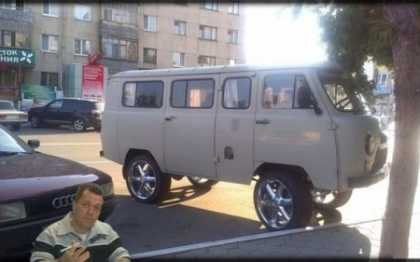 "Va place cum mi-am facut masina?" Toata lumea a ras de el cand a vazut continuarea fotografiei "Va place cum mi-am facut masina?" Toata lumea a ras de el cand a vazut continuarea fotografiei