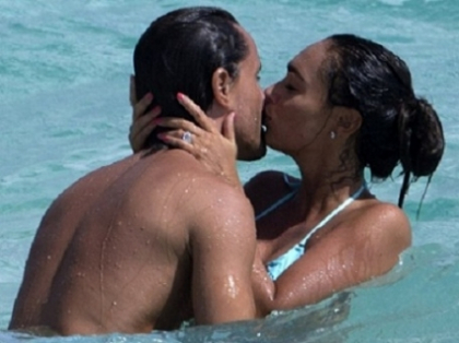 Dupa o nunta de 7 milioane de lire, are o luna de miere nesfarsita. Ce show a facut la plaja Tamara Ecclestone