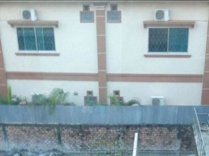 Se asteptau la o vacanta exotica, dar au ramas ingroziti cand au privit pe geamul hotelului - FOTO