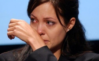 Imagini in premiera. Cum arata sanii Angelinei Jolie dupa operatia de mastectomie
