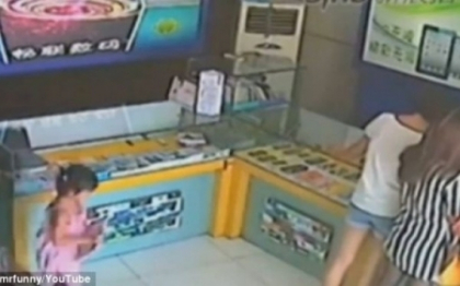 A crezut ca nu o vede nimeni. Unde a ascuns o chinezoaica de 10 ani un iPad furat din magazin A crezut ca nu o vede nimeni. Unde a ascuns o chinezoaica de 10 ani un iPad furat din magazin