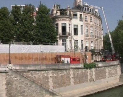 Incendiu devastator la celebrul hotel Lambert din Paris