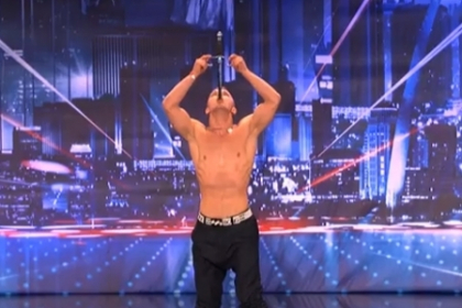 Un MOLDOVEAN inghite sabii in direct la America"™s Got Talent: A primit imediat trei de "DA" Un MOLDOVEAN inghite sabii in direct la America"™s Got Talent: A primit imediat trei de "DA"