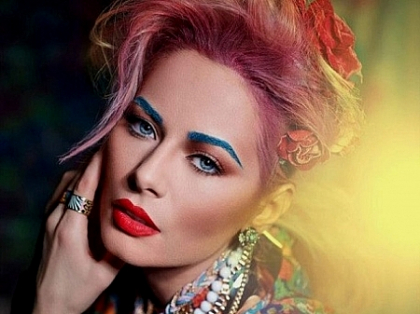 Ea e cea mai sexy femeie din Romania. Cum arata insa chipul Laurei Cosoi fara pic de machiaj Ea e cea mai sexy femeie din Romania. Cum arata insa chipul Laurei Cosoi fara pic de machiaj
