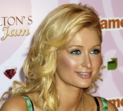 A facut-o fara sa isi doreasca. Paris Hilton si-a aratat posteriorul in plina strada - FOTO
A facut-o fara sa isi doreasca. Paris Hilton si-a aratat posteriorul in plina strada - FOTO