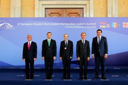 Program distractiv pentru politicienii de la summitul PPE. Saakashvili, impresionat de vinurile moldovenesti Program distractiv pentru politicienii de la summitul PPE. Saakashvili, impresionat de vinurile moldovenesti