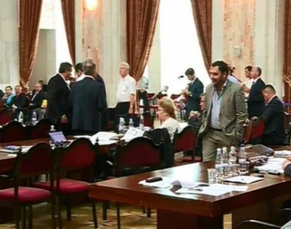 Indemnizatii pentru deputati inainte de vacanta. Alesii poporului vor primi peste 30 de mii de lei Indemnizatii pentru deputati inainte de vacanta. Alesii poporului vor primi peste 30 de mii de lei
