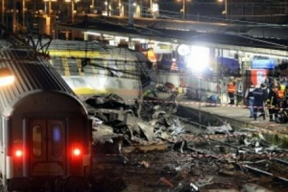 TREN DERAIAT in apropiere de Paris: Sase morti si 30 de raniti in urma accidentului feroviar TREN DERAIAT in apropiere de Paris: Sase morti si 30 de raniti in urma accidentului feroviar