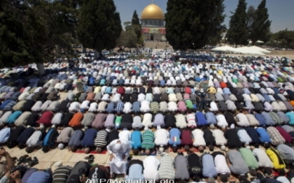 Peste 80.000 de musulmani s-au rugat pe Esplanada Moscheilor, la inceputul postului Ramadan