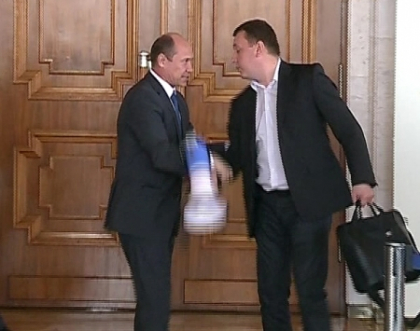 S-au imbrancit, s-au injurat, au fost demisi si s-au certat. Scandalurile care au marcat viata din Parlament S-au imbrancit, s-au injurat, au fost demisi si s-au certat. Scandalurile care au marcat viata din Parlament