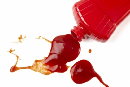 Cum sa inlaturi petele de vara: de la sosuri de gratar, bere sau ketchup Cum sa inlaturi petele de vara: de la sosuri de gratar, bere sau ketchup