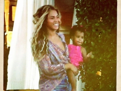 Suri Cruise si Harper Beckham, detronate. Fiica lui Beyonce, Blue Ivy inca o fashionista inraita